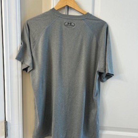 Men's T-Shirt Tee Under Armour Gray Short Sleeves Size Large Active Wear - Picture 3 of 3